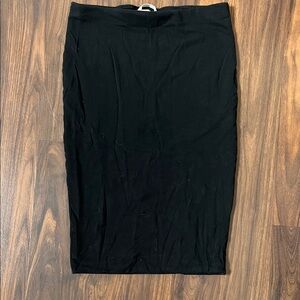 H&M Black Pencil Skirt - Sleek Midi Style